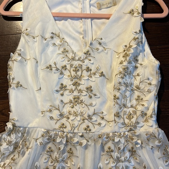 White floral Altar’d State dress - Picture 2 of 2